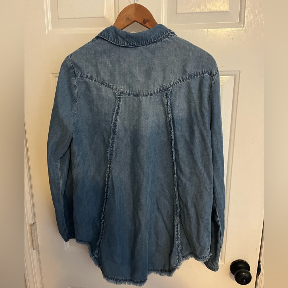 Cloth & Stone size Large Jean button down - Picture 3 of 3